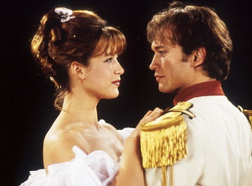 Sophie Marceau nhảy điệu Valse.jpg